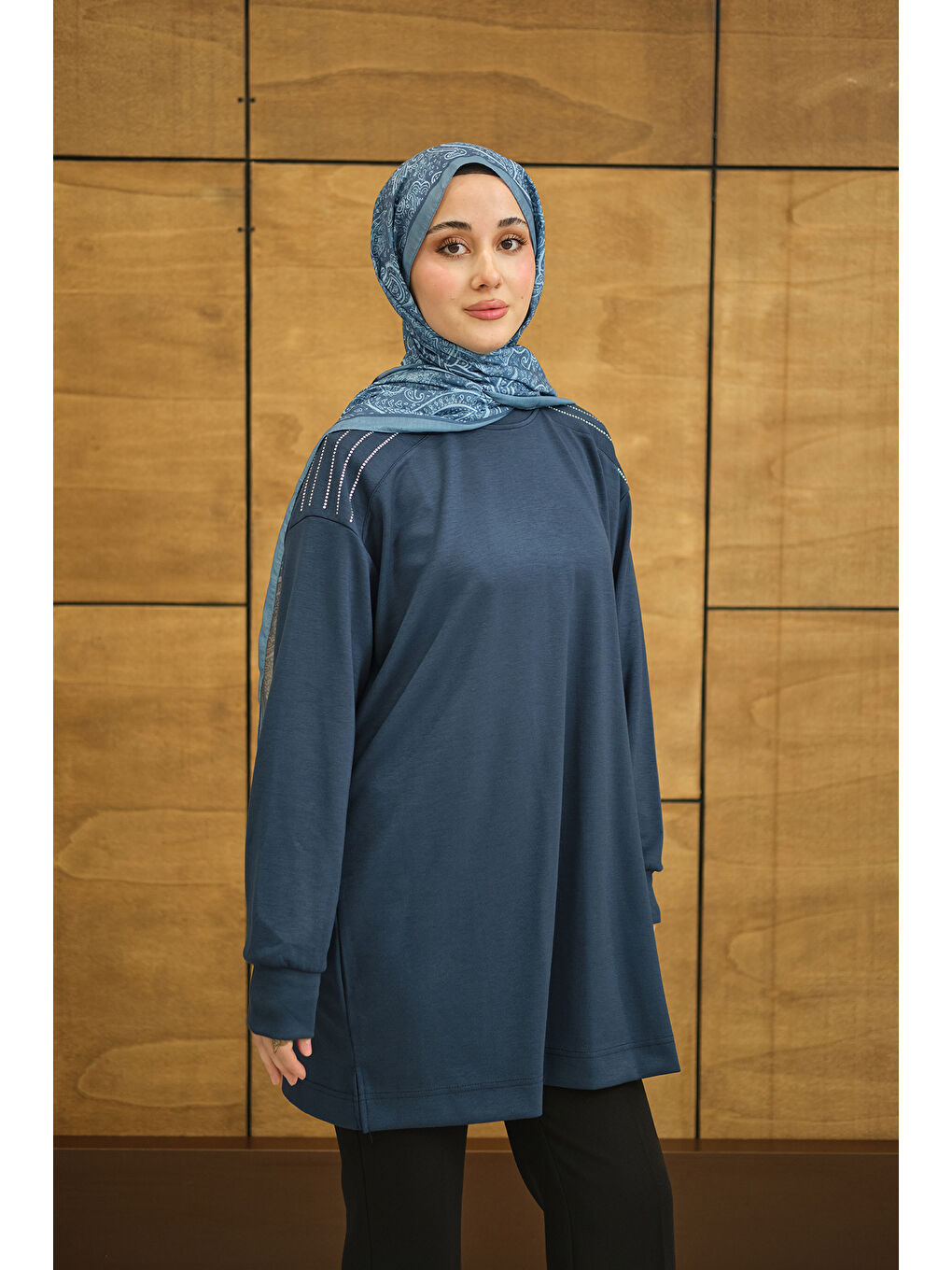 Kadın Bisiklet Yaka Omuz Taş Detay Regular Viskon Tunik İndigo Mavi-2