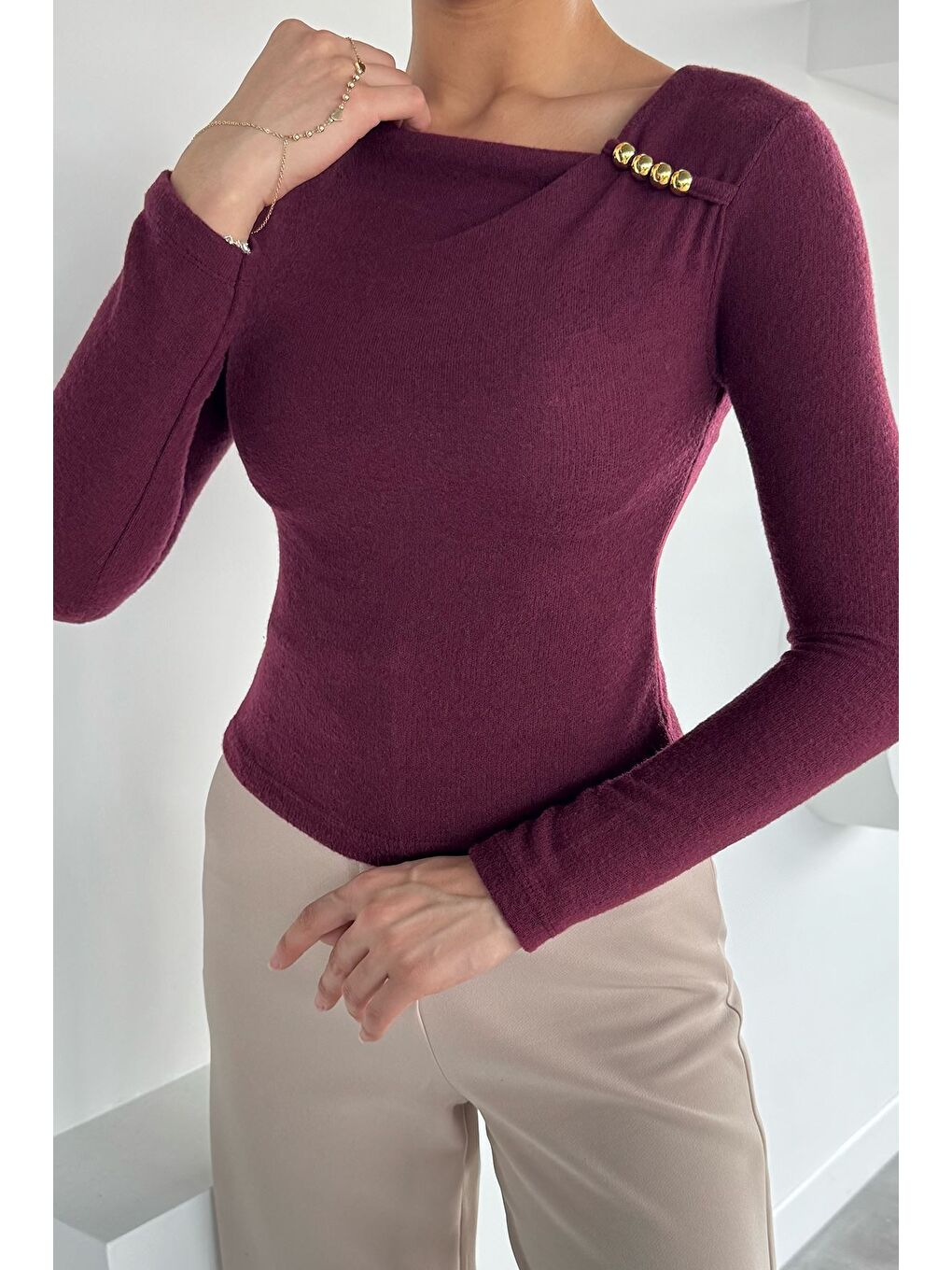 Bordo Kadın Omuz Aksesuarlı Bluz-2