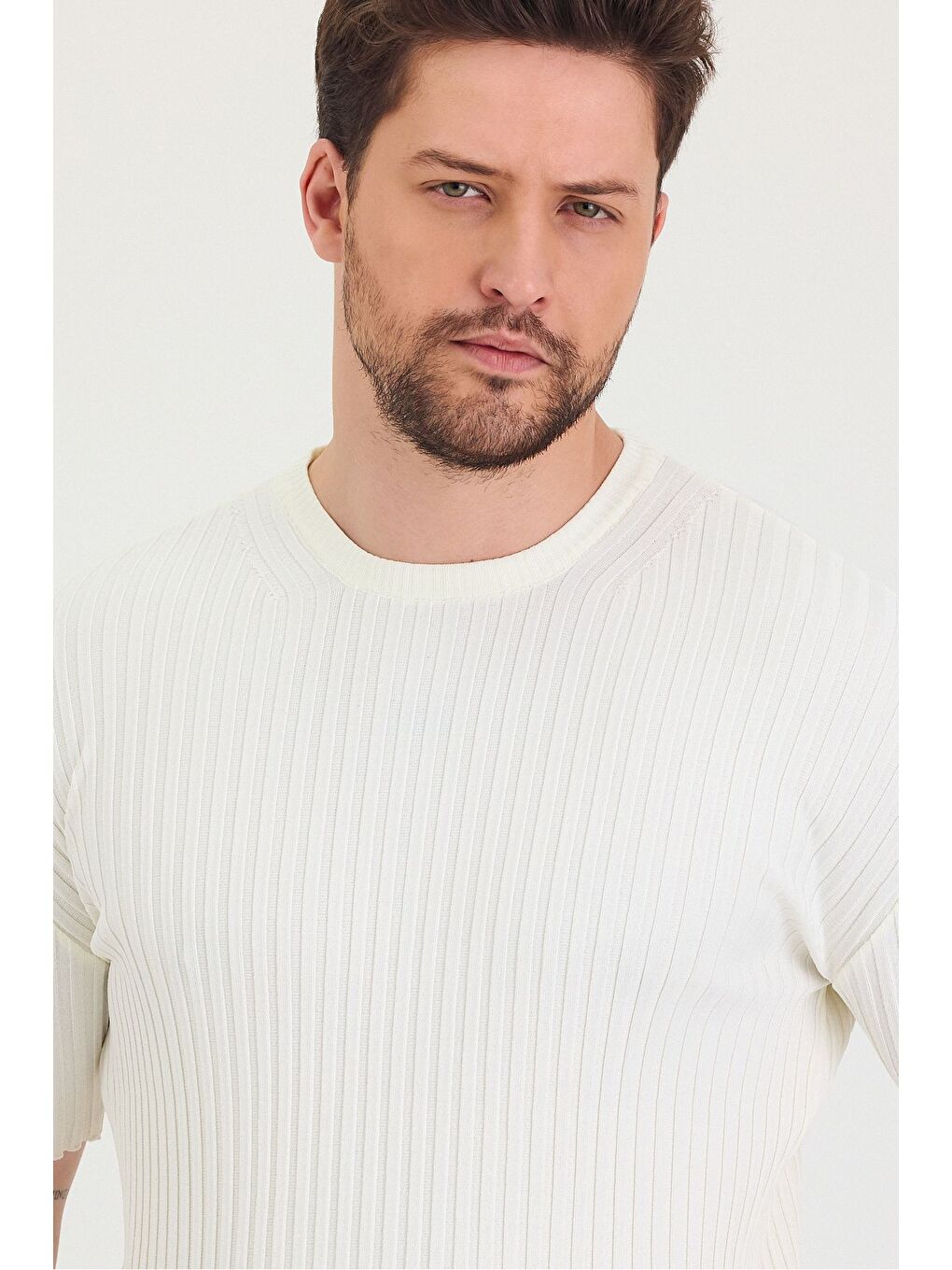 Beyaz Erkek Bisiklet Yaka Fitilli Kısa Kollu Ince Triko Tişört-2