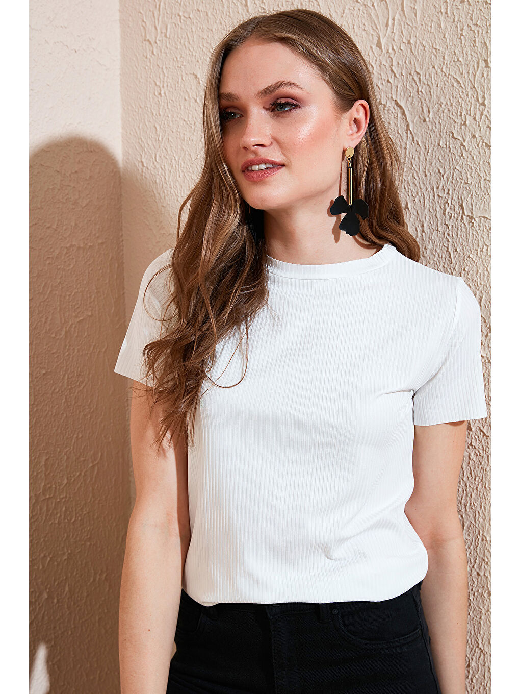 Ekru Bisiklet Yaka Yırtmaç Detaylı Kadın Bluz 5863431-1