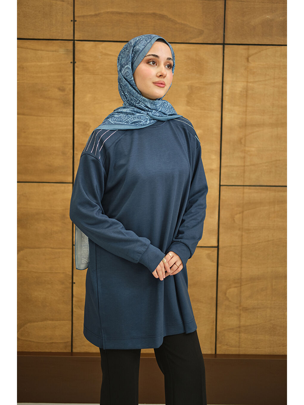 Kadın Bisiklet Yaka Omuz Taş Detay Regular Viskon Tunik İndigo Mavi-4