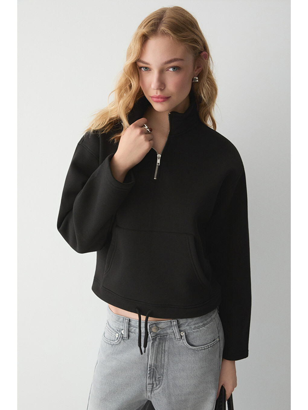 Bellagıo Kadın Organik Pamuklı Kanguru Cepli Yakası Fermuarlı Siyah Sweatshirt-3