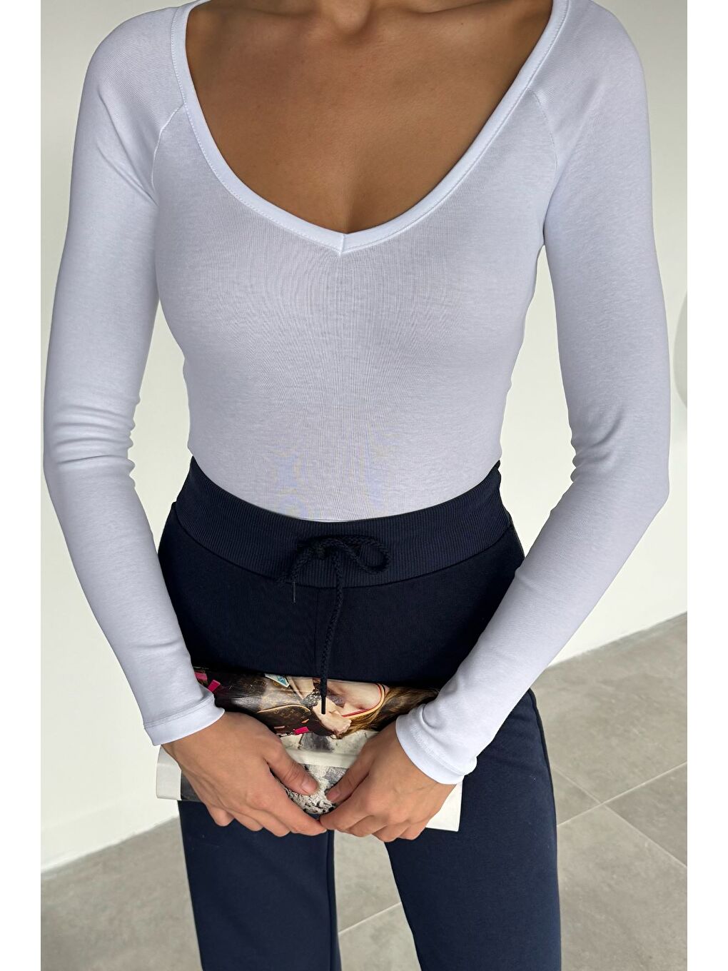 Beyaz Kadın V Yaka Uzun Kol Elastanlı Slim Fit Body Bluz-1