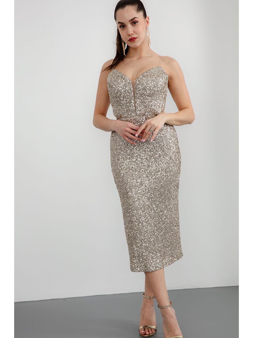 Sarı Kadın Gold Askılı Sırt Dekolteli Pul Payet Midi Abiye Elbise