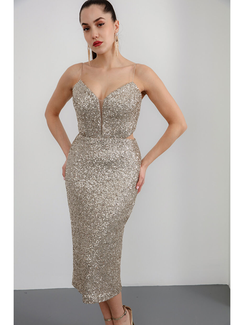 Sarı Kadın Gold Askılı Sırt Dekolteli Pul Payet Midi Abiye Elbise-2