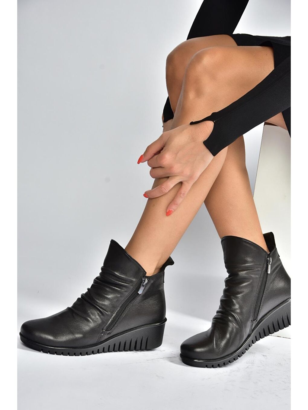 Siyah Kadın Bot V324200303