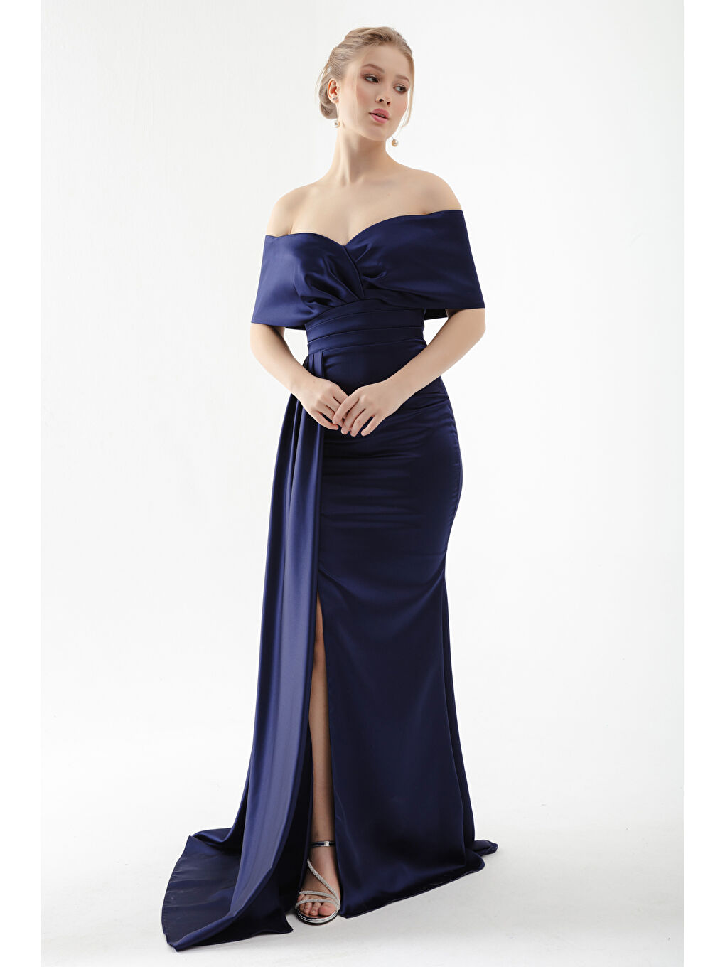 Kadın Lacivert Kayık Yaka Yırtmaçlı Uzun Abiye Elbise