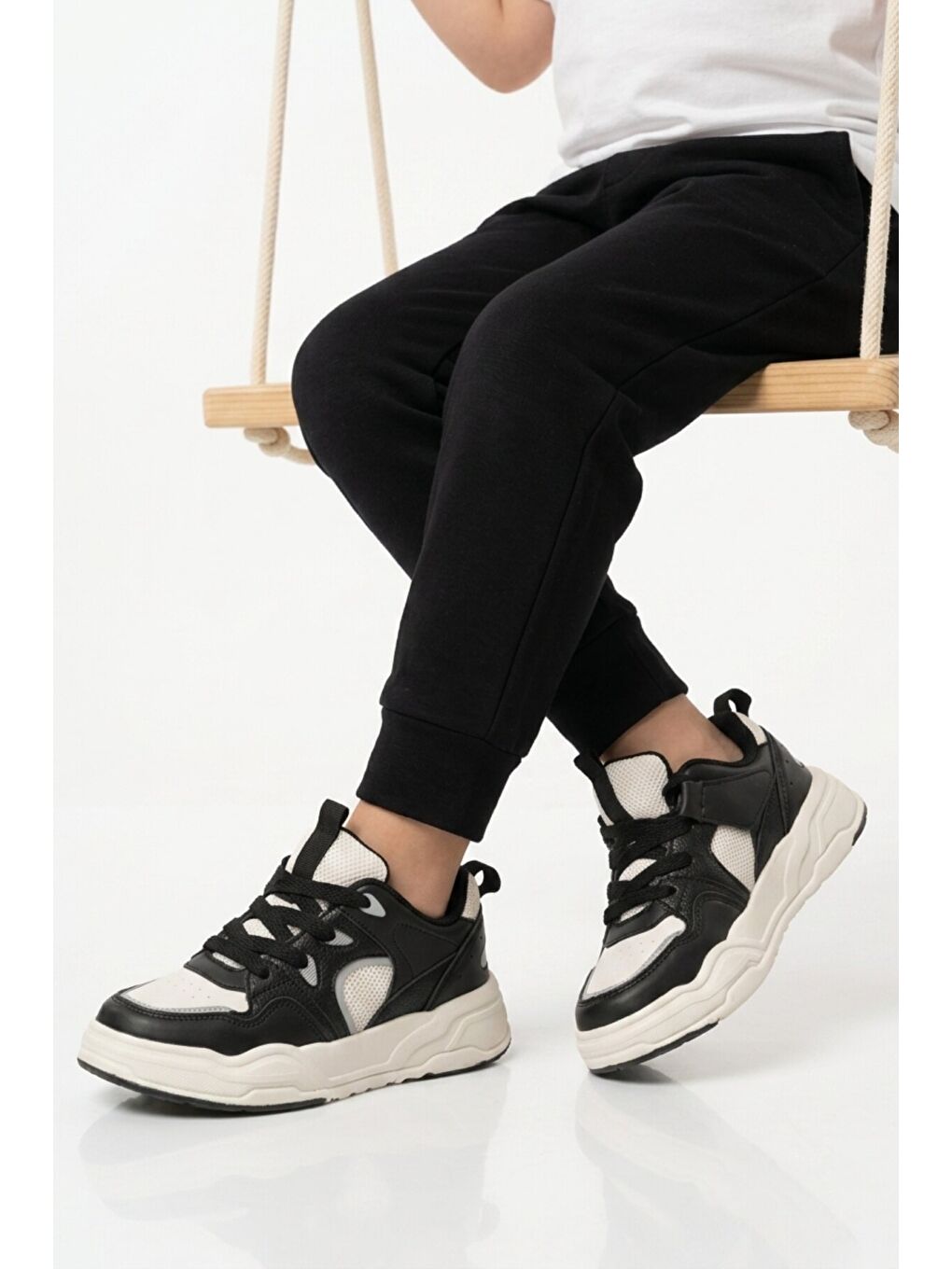Siyah Beyaz Fileli Hafif Esnek Unisex Çocuk Spor Ayakkabı Jacop F-1