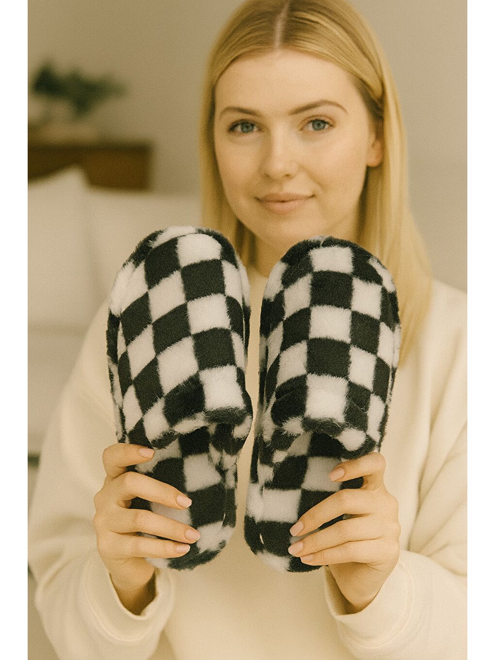 Siyah KARELİ Kapalı Kadın Ev Terliği Günlük Rahat Kışlık Terlik-1