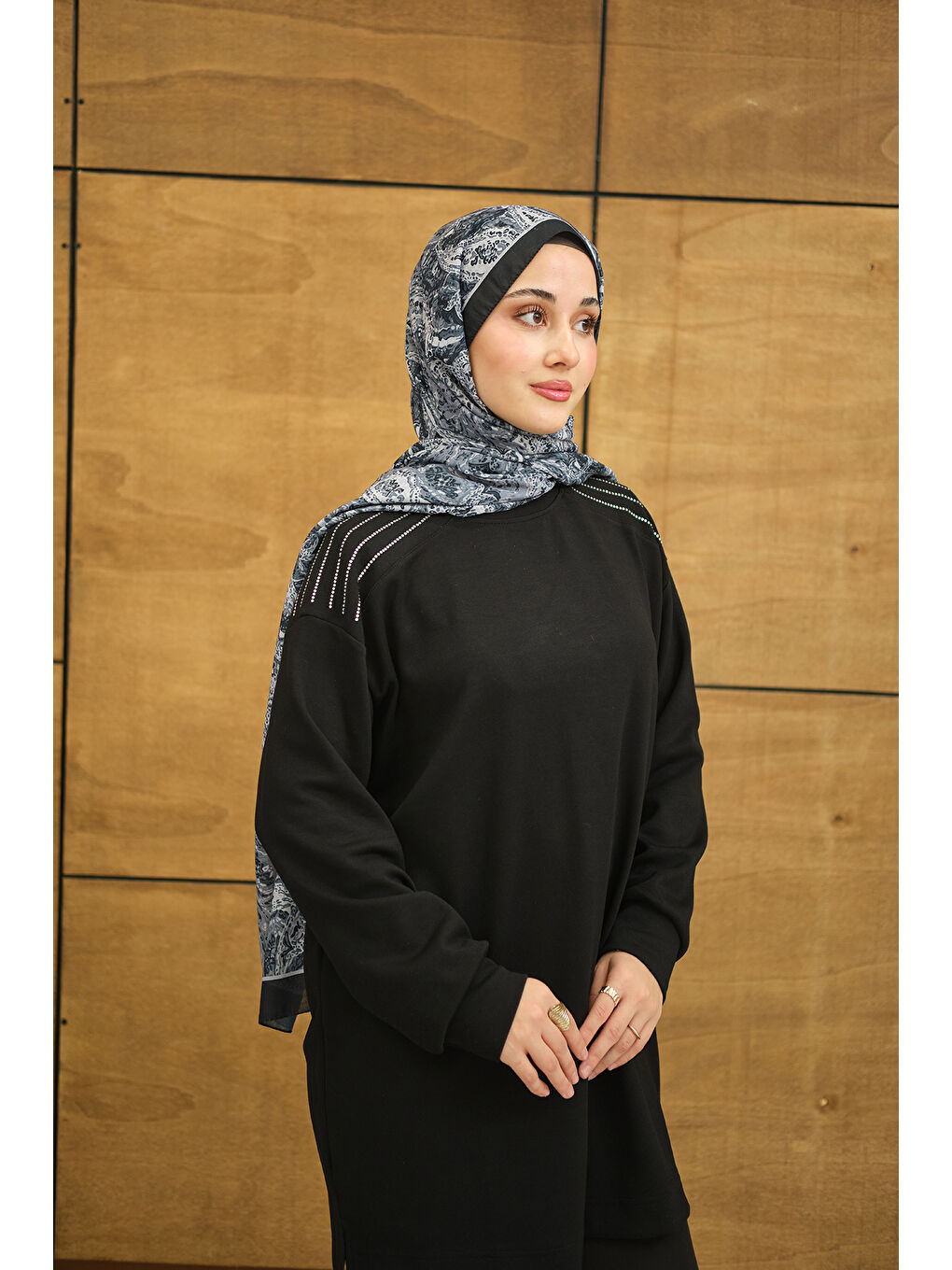 Kadın Bisiklet Yaka Omuz Taş Detay Regular Viskon Tunik Siyah-4