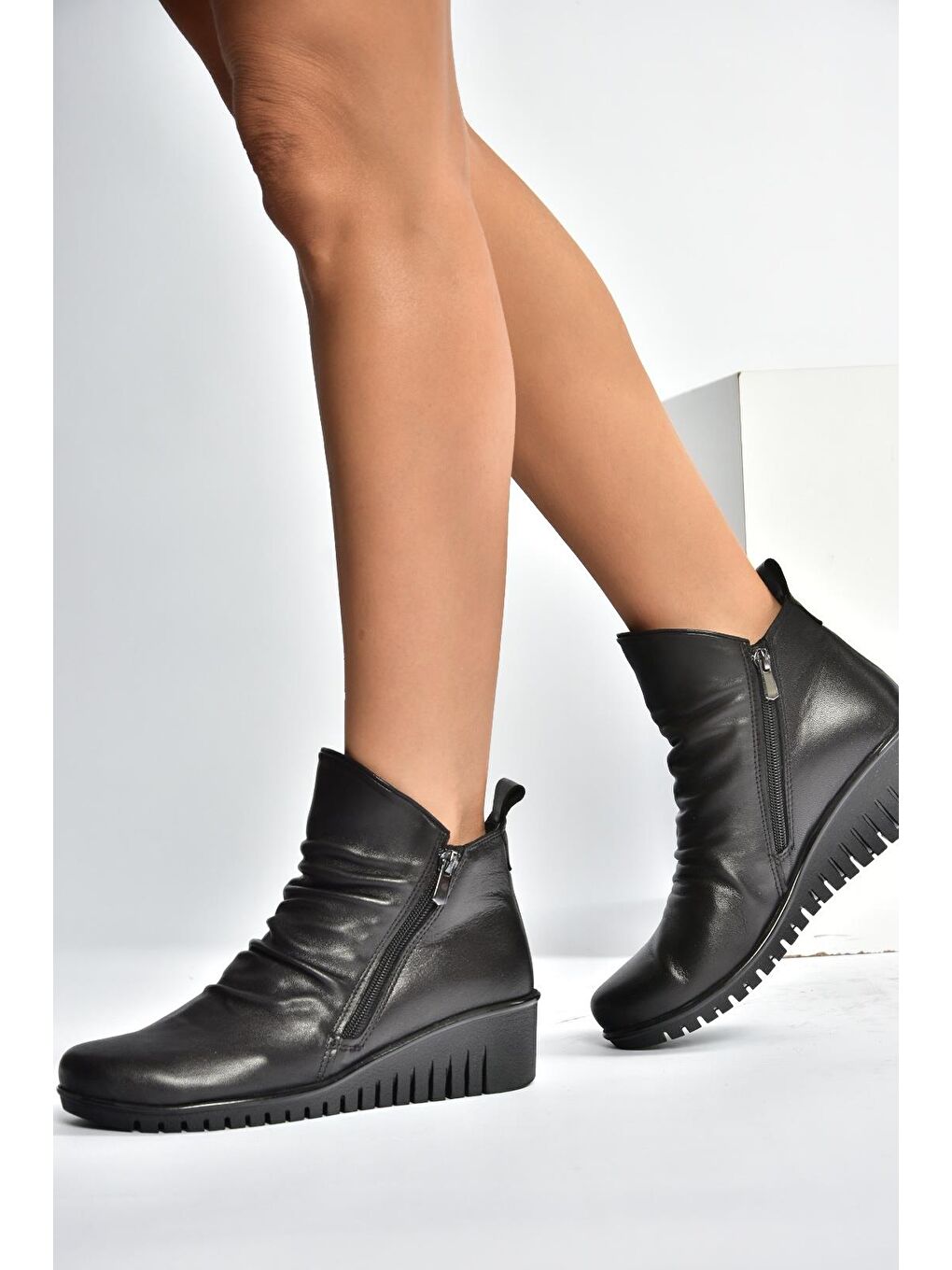 Siyah Kadın Bot V324200303-2