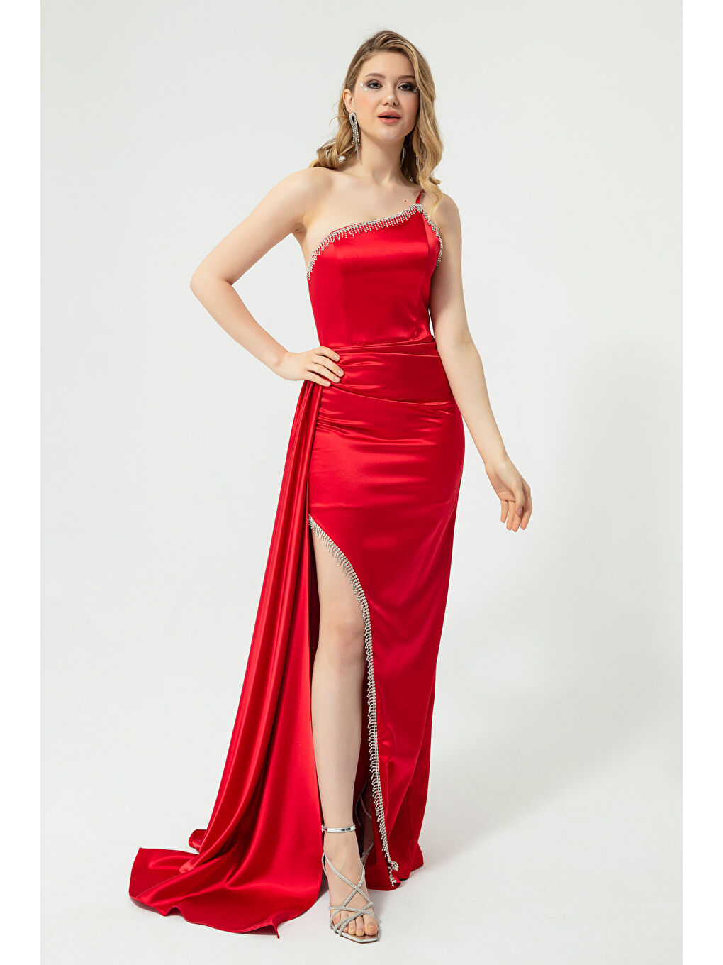 Kadın Kırmızı Tek Omuzlu Taşlı Uzun Saten Abiye Elbise-2