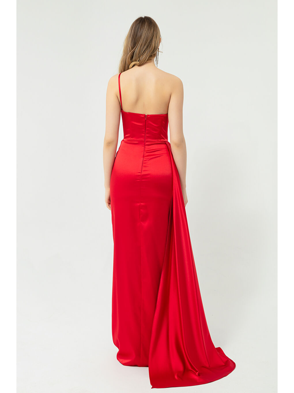 Kadın Kırmızı Tek Omuzlu Taşlı Uzun Saten Abiye Elbise-4