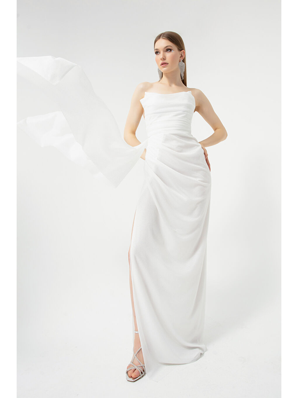 Kadın Beyaz Göğüs Drapeli Yırtmaçlı Simli Abiye-2