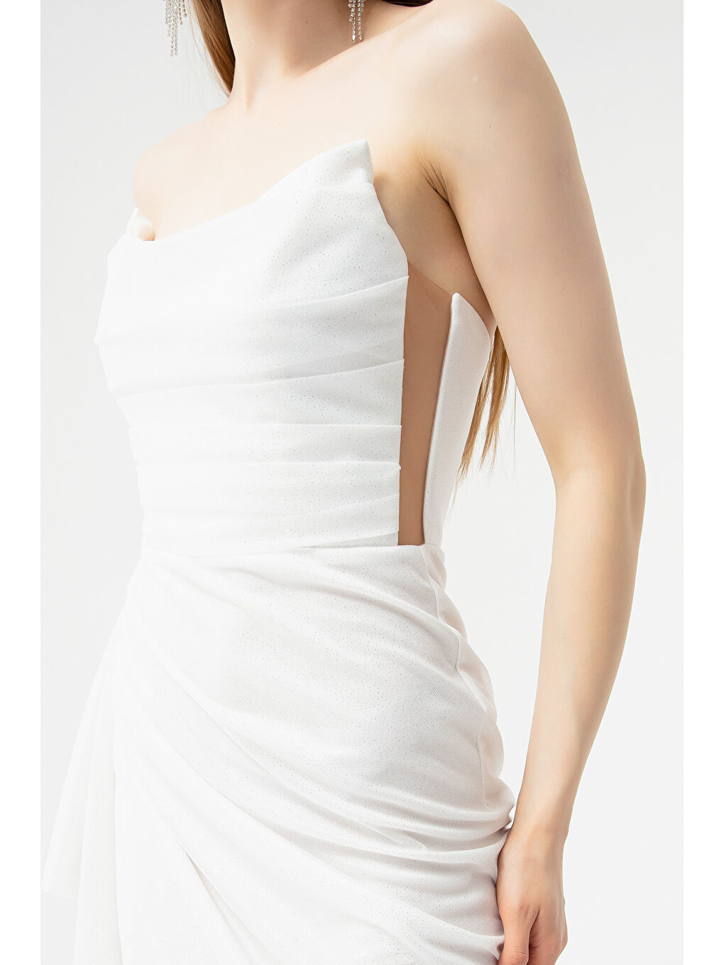 Kadın Beyaz Göğüs Drapeli Yırtmaçlı Simli Abiye-3