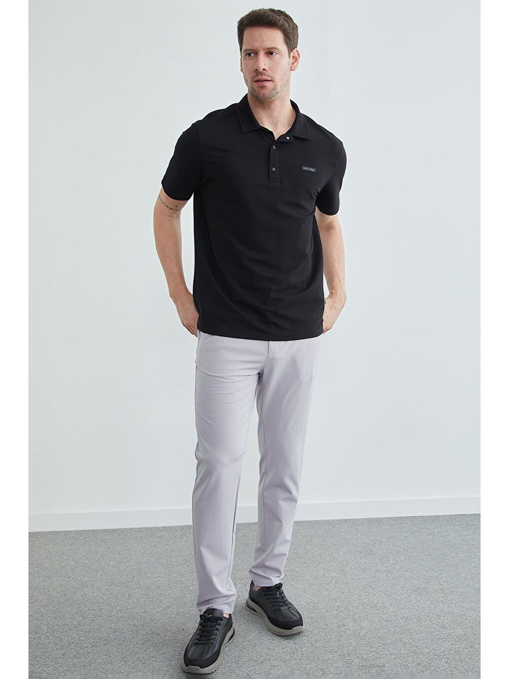 Siyah Petek Kumaş Çıtçıtlı Polo Yaka Tişört-2