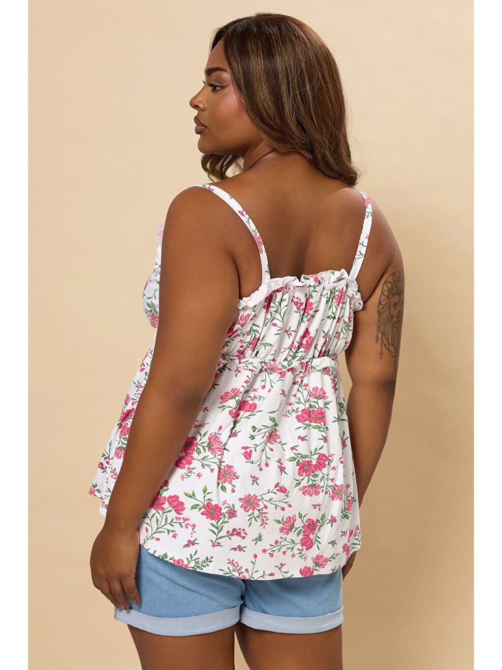 Beyaz Büyük Beden Kare Yaka Askılı İp Detaylı Çiçek Desenli T-shirt 322694-3