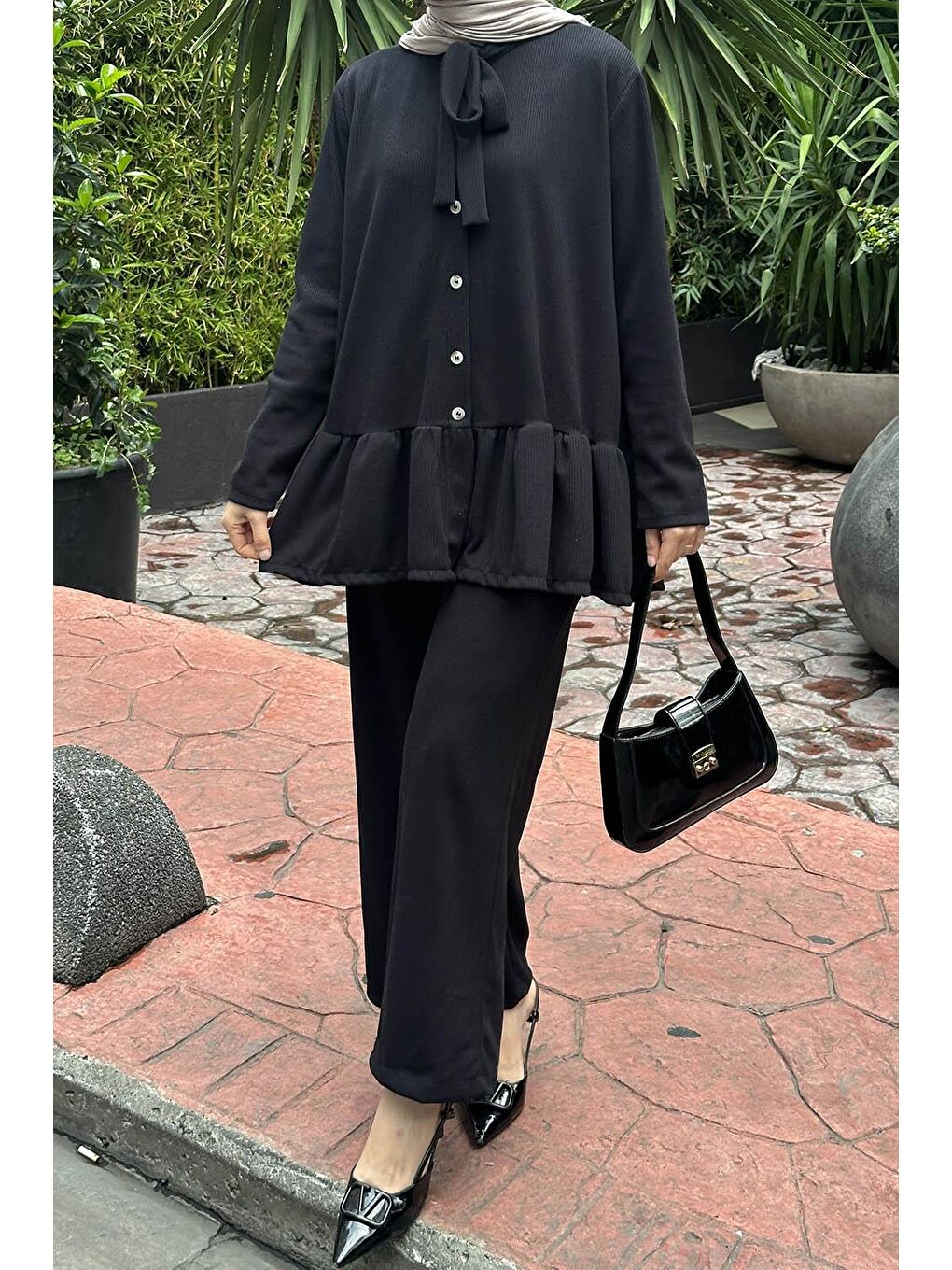 Örme Fitilli Kumaş Eteği Volan Detaylı Tesettür Takım Siyah-2