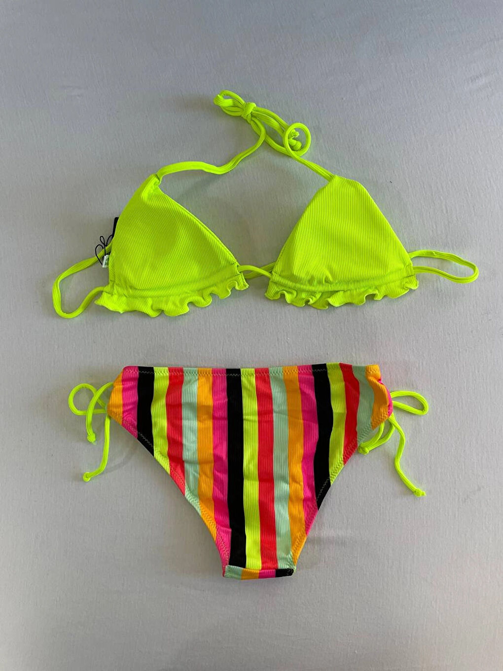 Kadın Neon Sarı Renk Desenli Boyundan Bağlamalı Bikini Takım HZL25S-LC3350-3