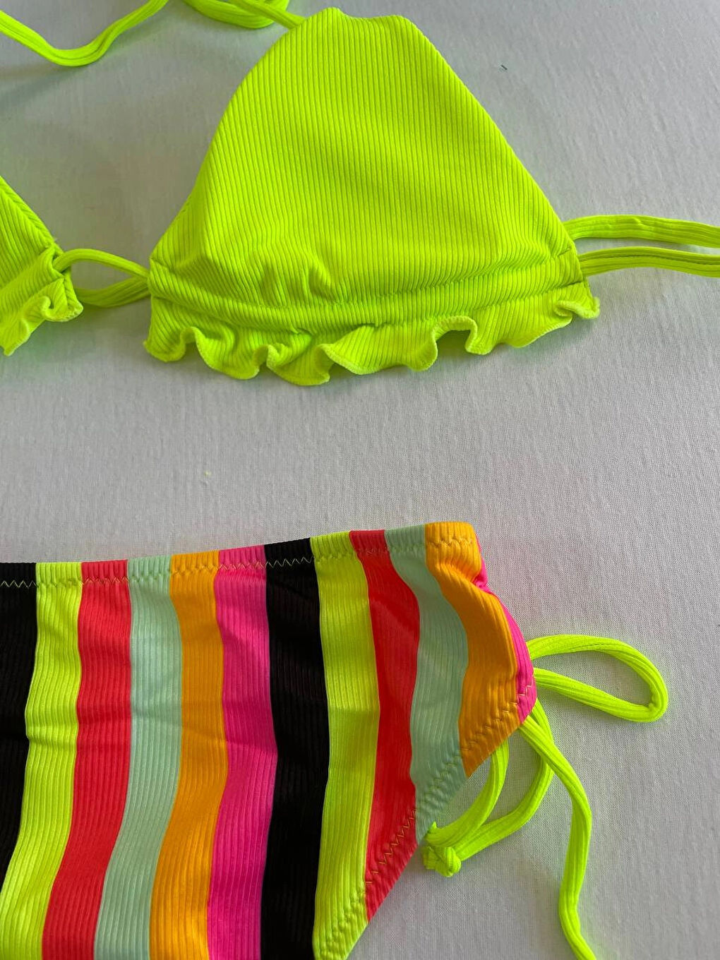 Kadın Neon Sarı Renk Desenli Boyundan Bağlamalı Bikini Takım HZL25S-LC3350-4
