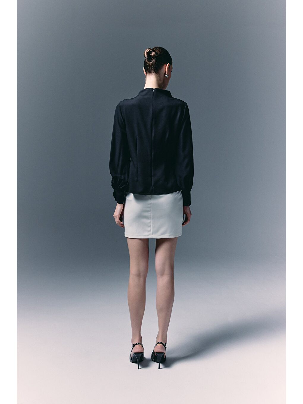 Ön Aksesuarlı Bluz - Siyah-6