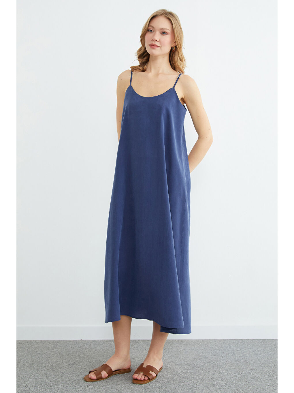 Lacivert Basic İp Askılı Maxi Boy Elbise-3