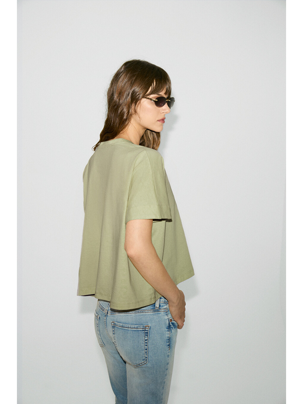 Orelıa Kadın %100 Organik Pamuklu Rahat Kalıplı Derin V Yakalı Haki T-shirt-4