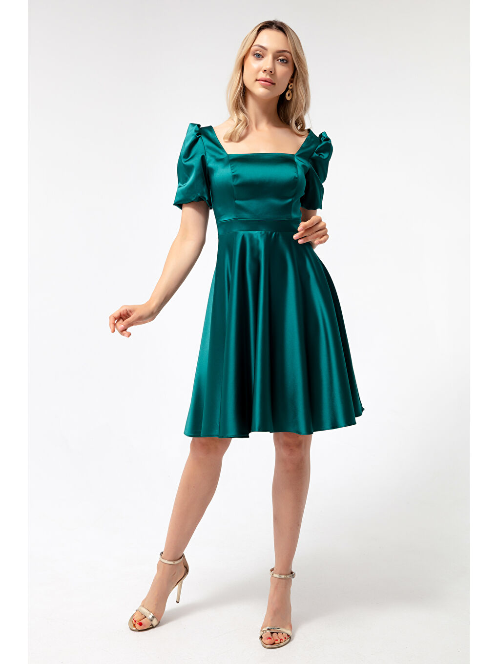 Kadın Zümrüt Yeşili Balon Kol Kloş Kesim Midi Saten Abiye Elbise-2