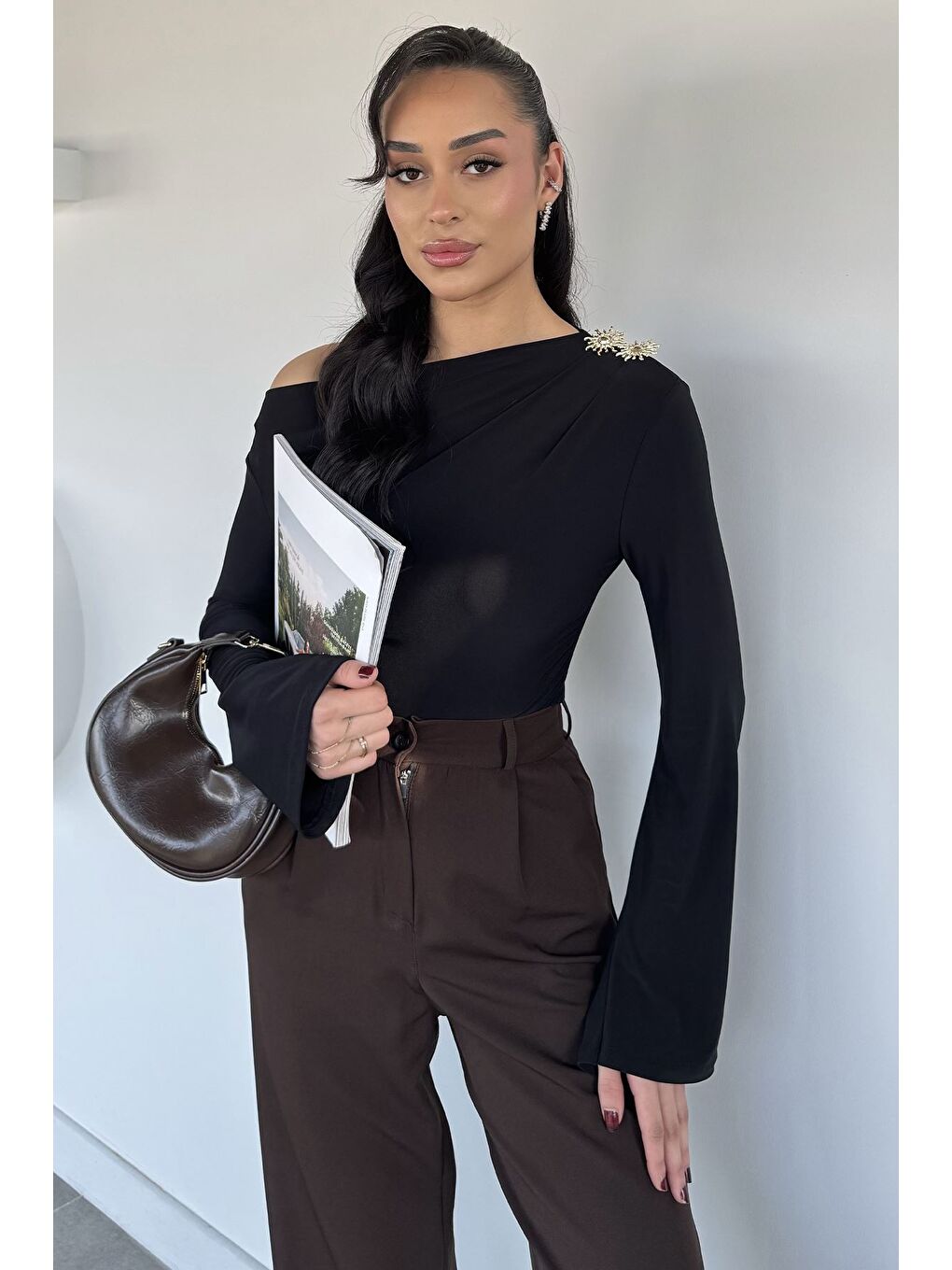 Siyah Kadın Bel Büzgülü Güneş Aksesuarlı Bluz