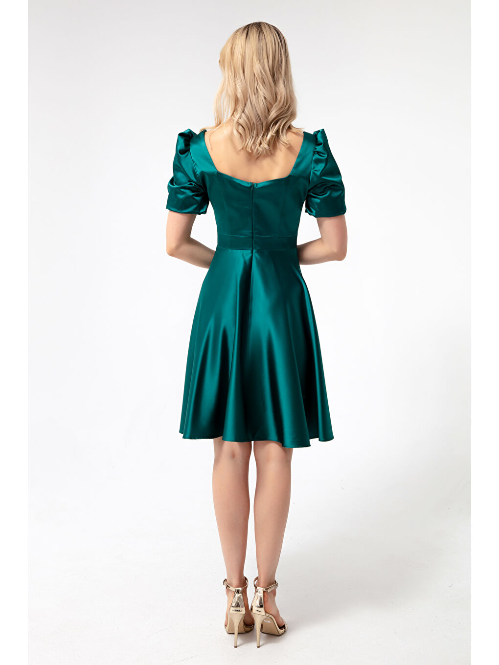 Kadın Zümrüt Yeşili Balon Kol Kloş Kesim Midi Saten Abiye Elbise-4