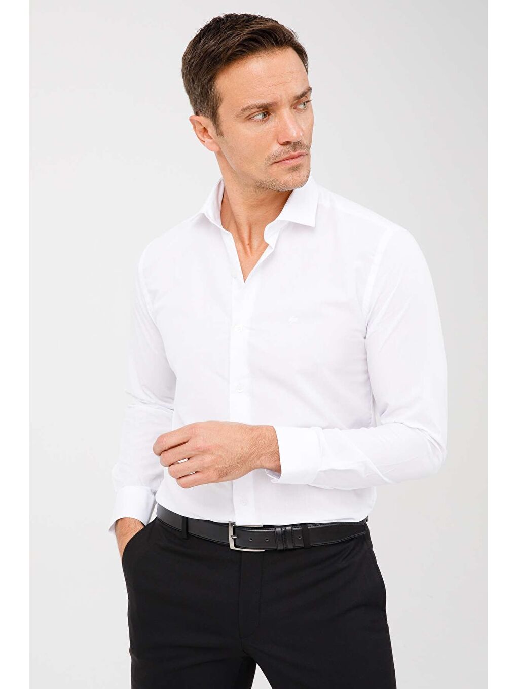 Beyaz Slim Fit Dar Kalıp Klasik Yaka Düz Uzun Kollu Cepsiz Kolay Ütülenir Gömlek-3