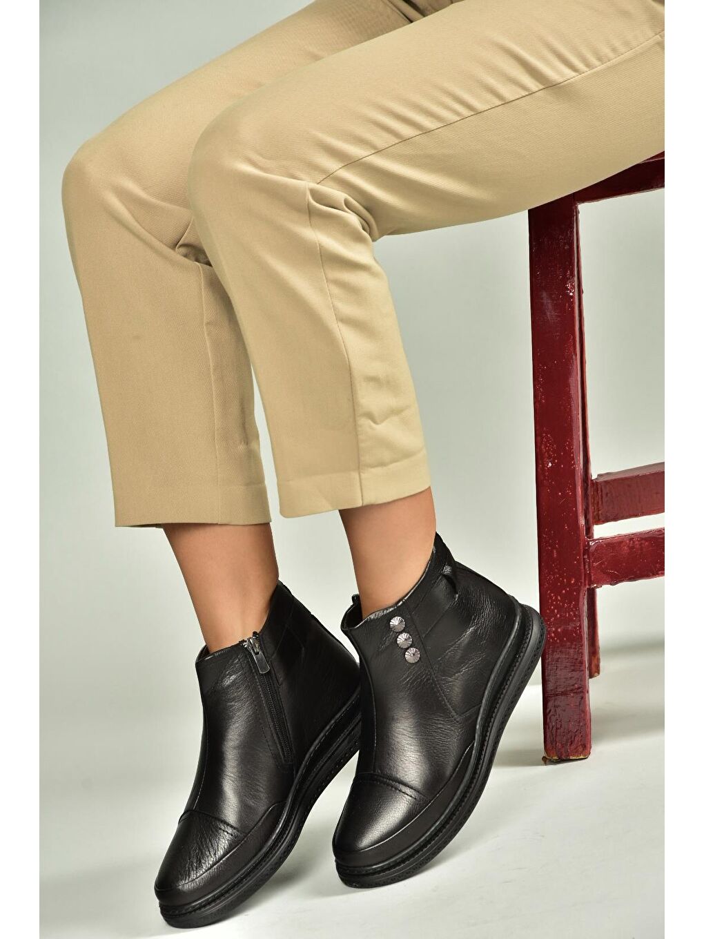 Siyah Kadın Bot V555070403-2