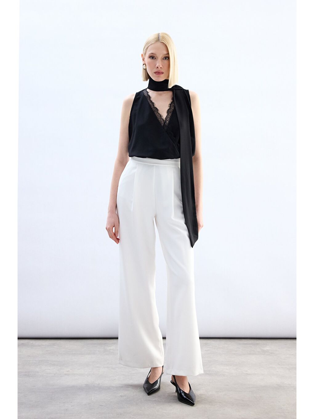 Dantel Detaylı Bodysuit Bluz - Siyah-2