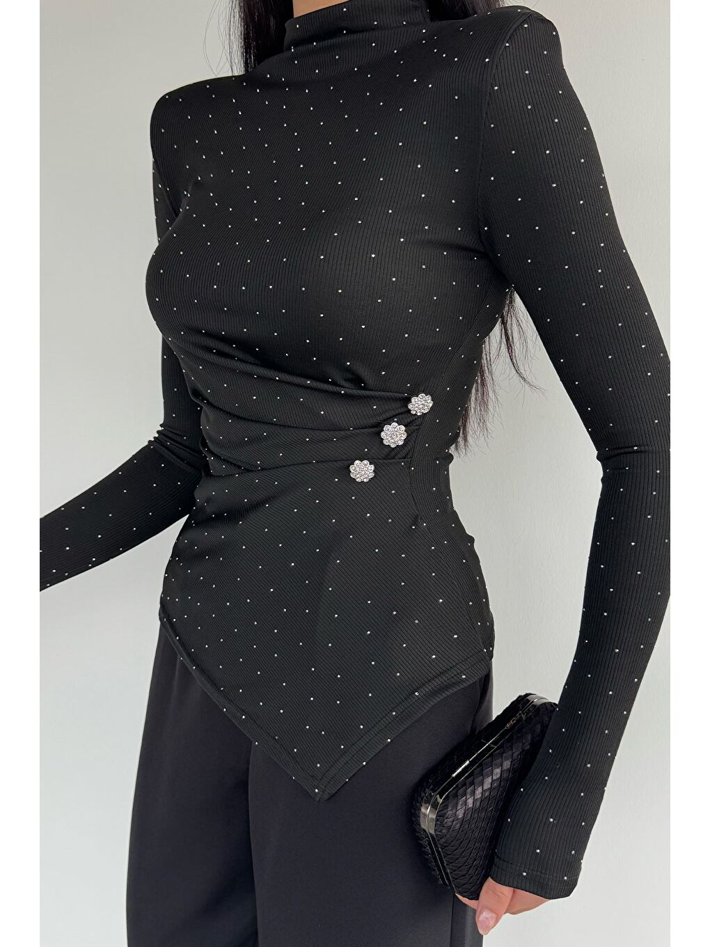 Siyah Kadın Dik Yaka Omuz Vatkalı Taşlı Bluz