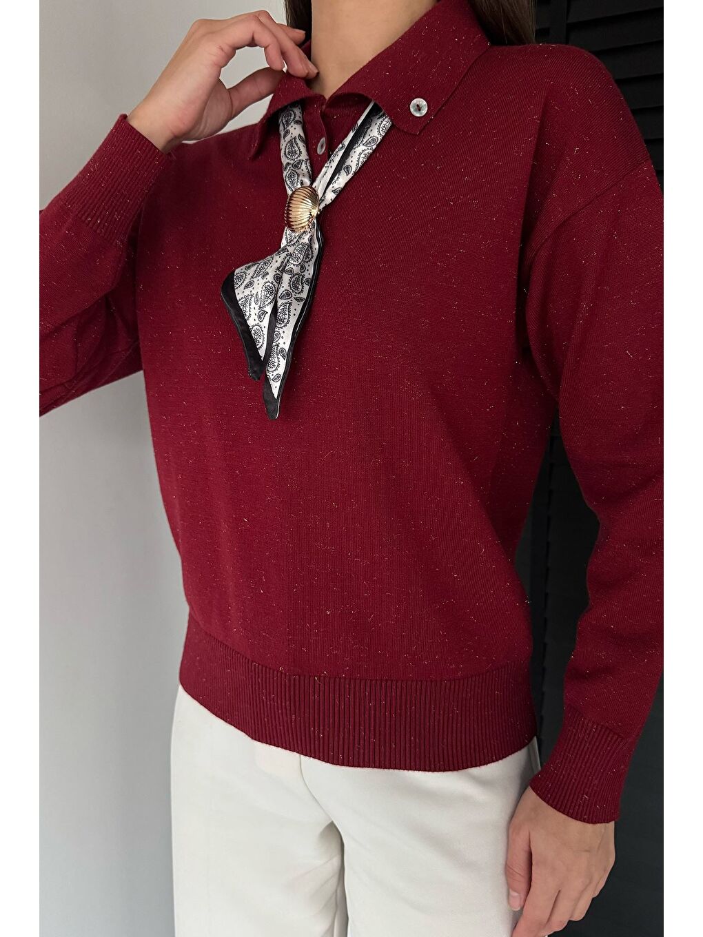 Bordo Kadın Polo Yaka Fularlı Ve Broşlu Triko Bluz