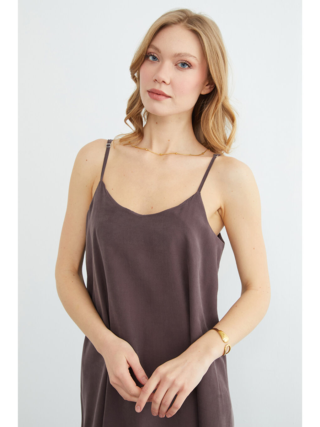 Kahverengi Basic İp Askılı Maxi Boy Elbise-4