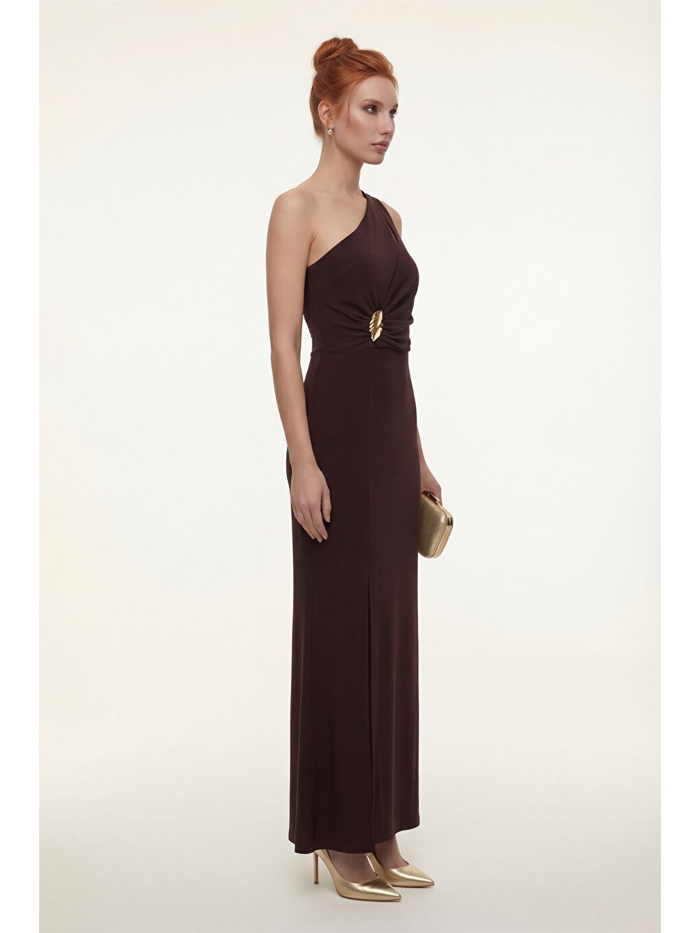 Kadın Kahverengi Tek Omuz Aksesuar Detay Maxi Elbise-1