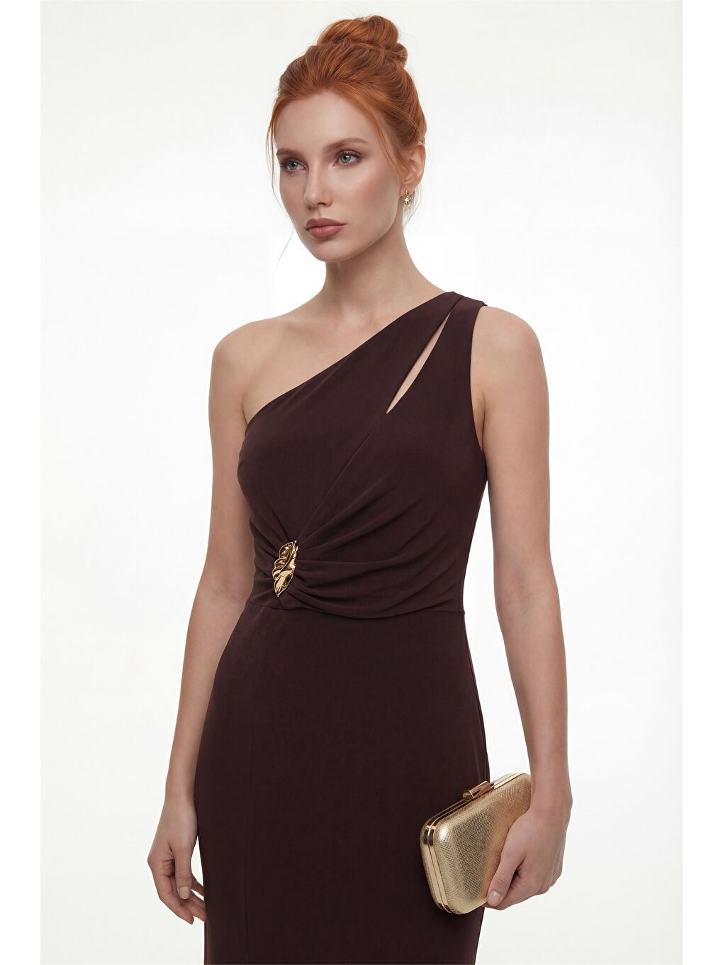 Kadın Kahverengi Tek Omuz Aksesuar Detay Maxi Elbise-2