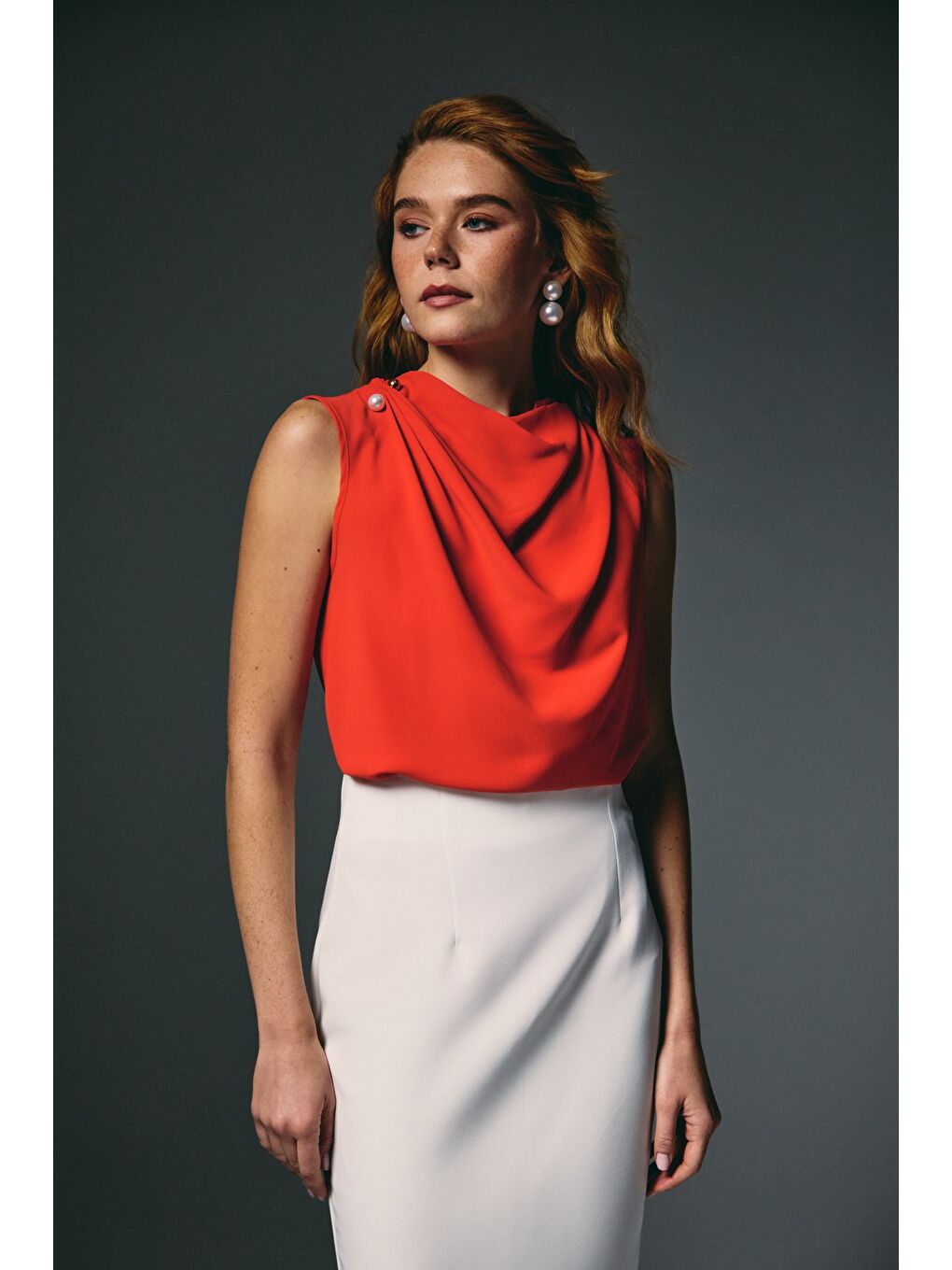 İnci Broşlu Degaje Bluz - Kırmızı-3