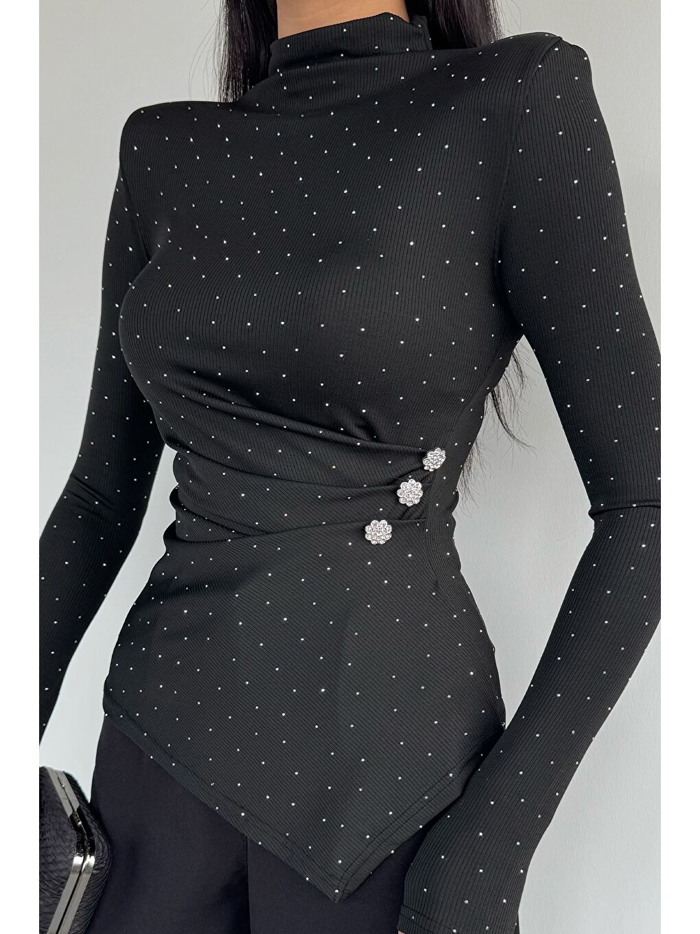 Siyah Kadın Dik Yaka Omuz Vatkalı Taşlı Bluz-2