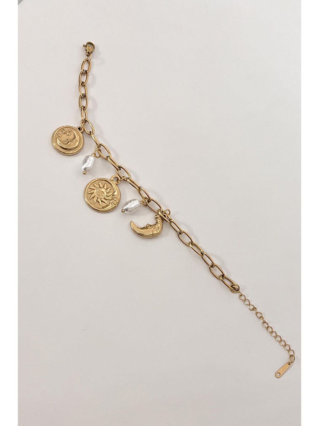 Sarı 316L Çelik Güneş Ay ve Para Figürlü İnci Detaylı Sallantılı Gold Renk Kadın Bileklik-1