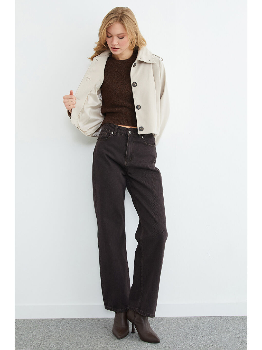 Bej Düğmeli Gömlek Yaka Pileli Trençkot-2