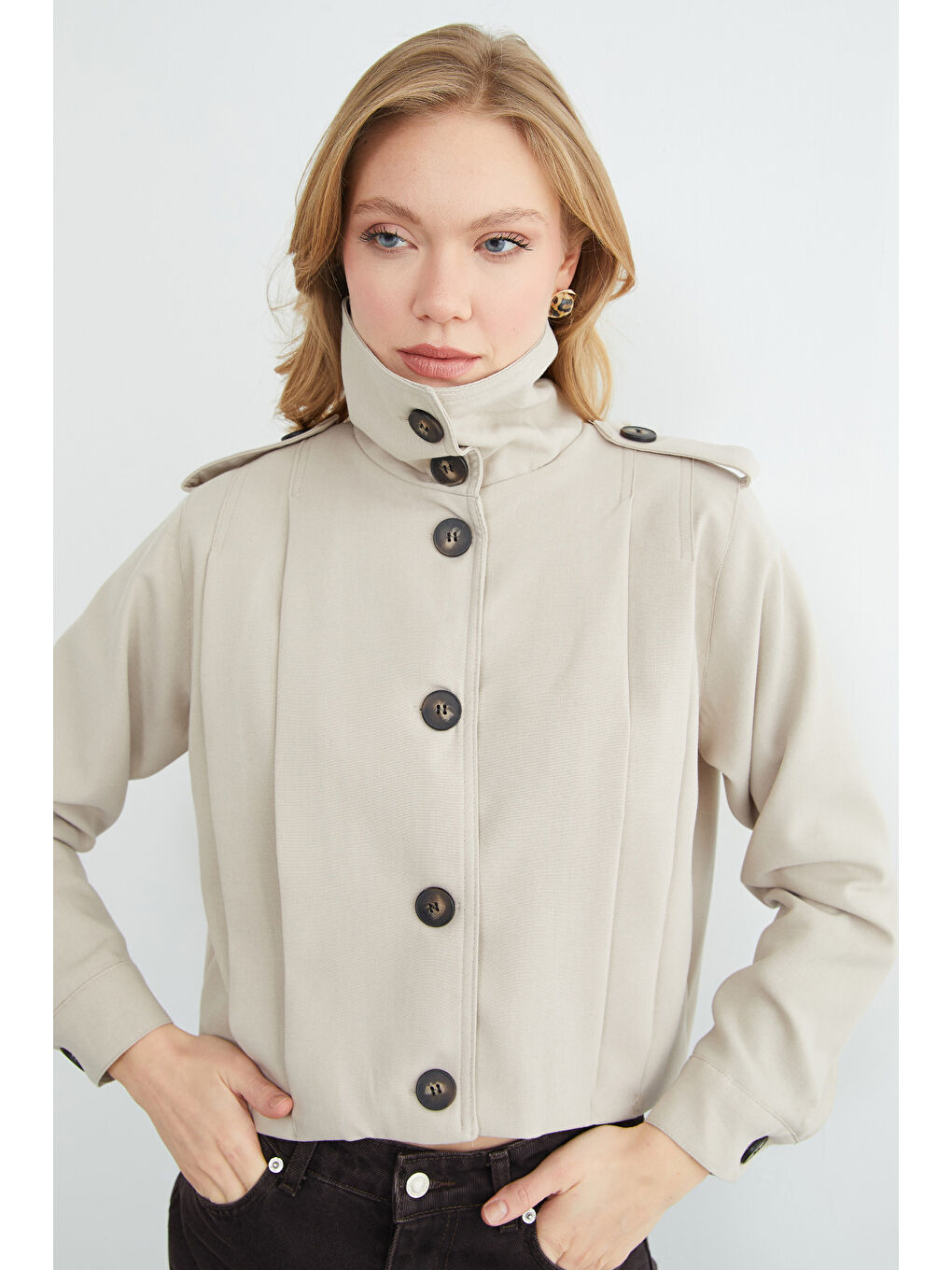 Bej Düğmeli Gömlek Yaka Pileli Trençkot-4