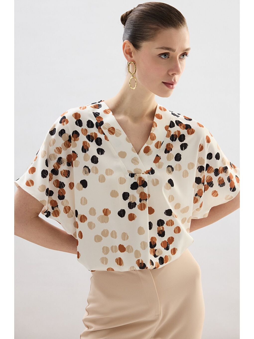 Puantiye Desenli Salaş Bluz - Bej-Kahve