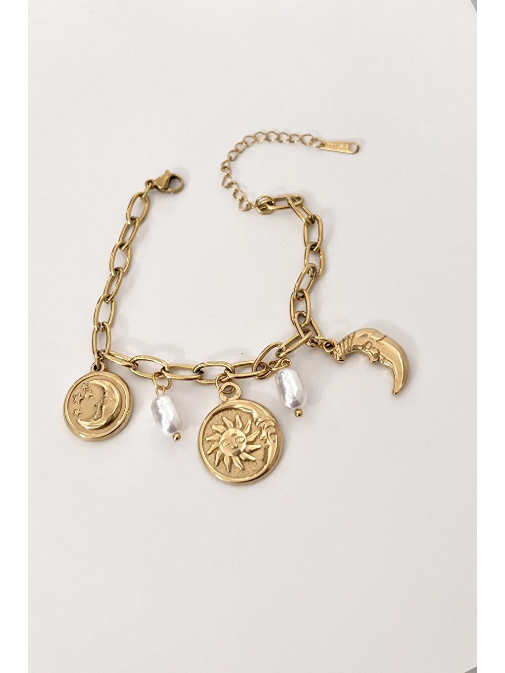 Sarı 316L Çelik Güneş Ay ve Para Figürlü İnci Detaylı Sallantılı Gold Renk Kadın Bileklik-4