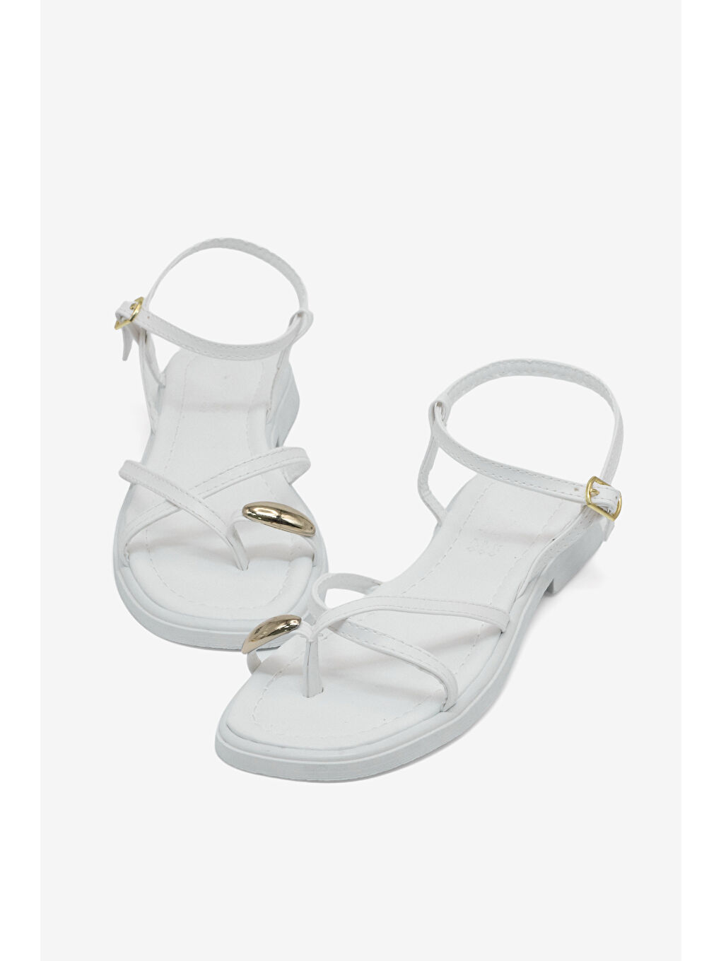 Kadın Beyaz Rahat Kalıp Yüzük Detaylı Çapraz Sandalet-1