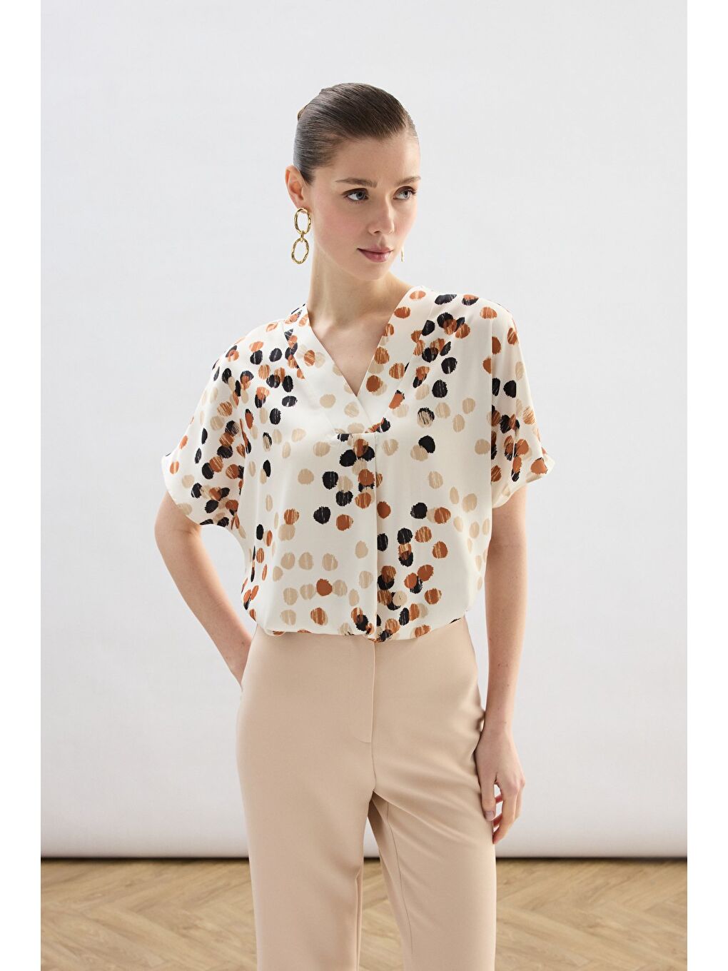 Puantiye Desenli Salaş Bluz - Bej-Kahve-2