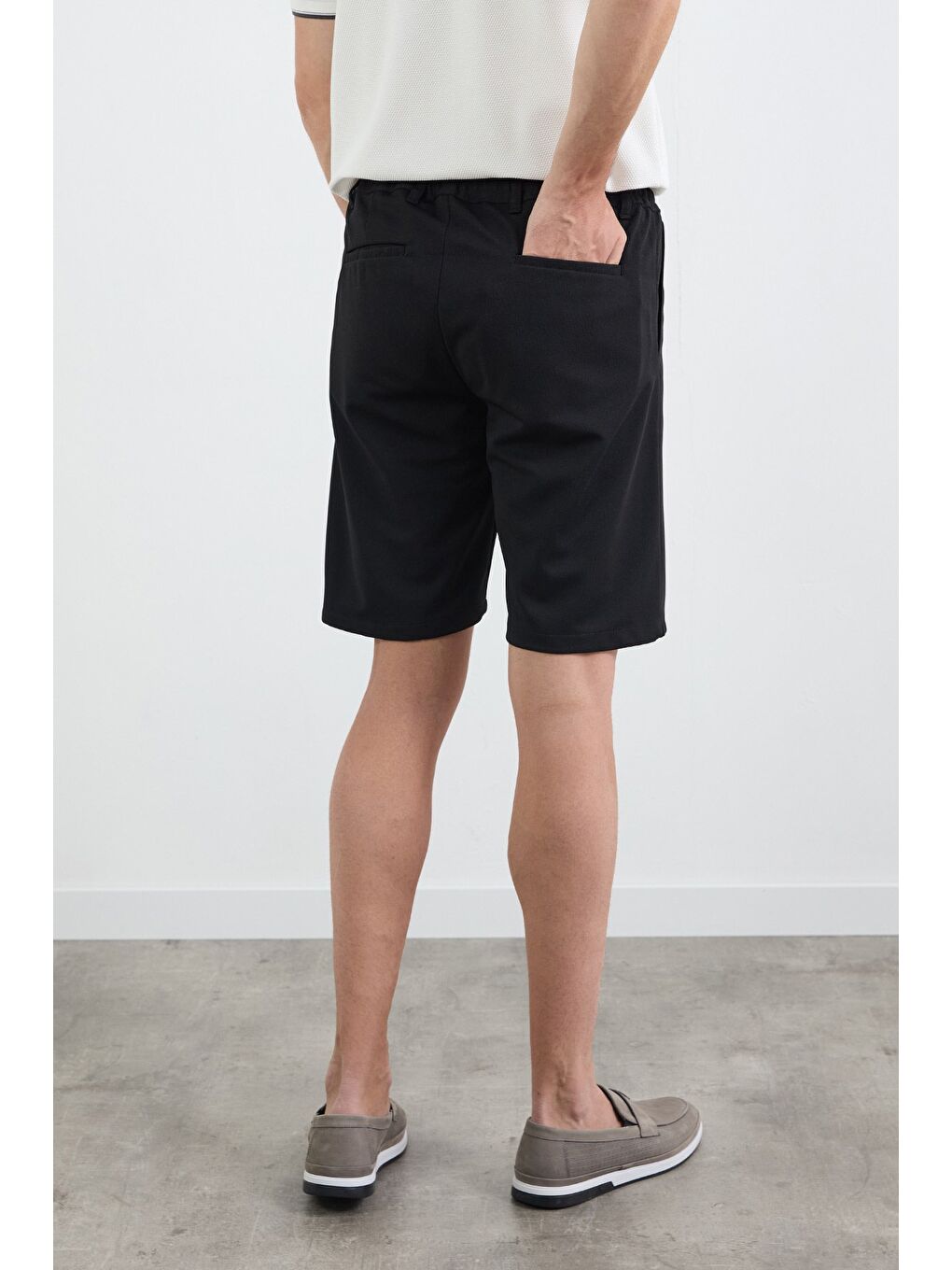 Siyah Beli Bağlamalı Cepli Şort-3