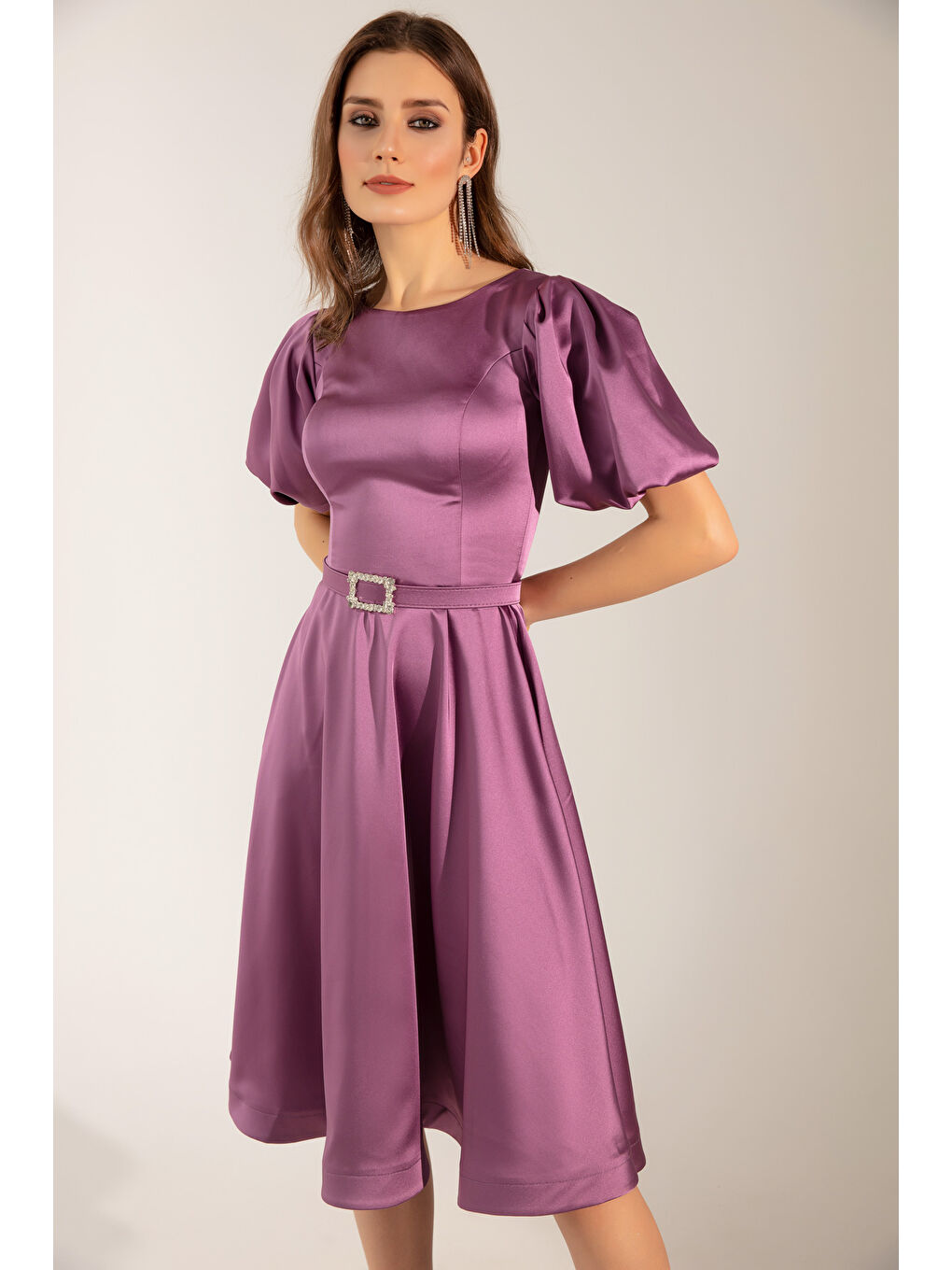 Lila Kadın Lavanta Balon Kollu Taşlı Kemerli Mini Saten Abiye Elbise-2