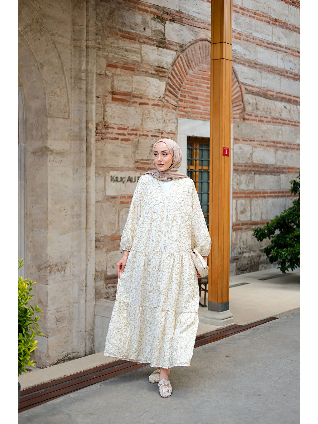 Ekru Kadın Gold Çicek Nakışlı Elbise Krem